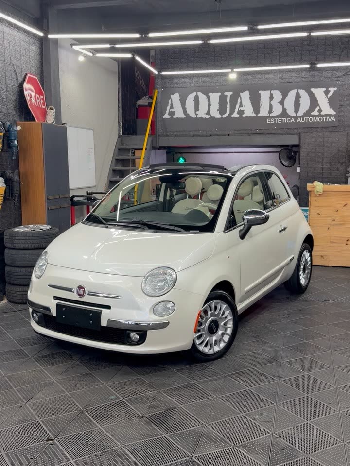 Fiat 500 branco depois do serviço