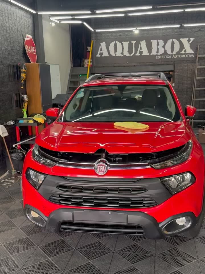 Depois: Fiat Toro no padrão Aquabox
